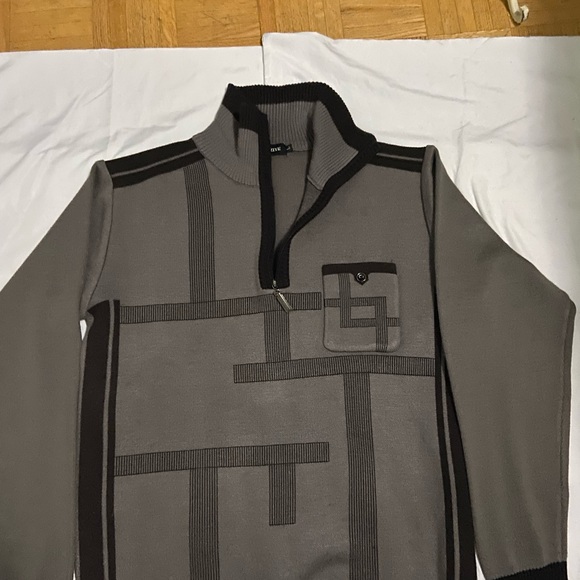 Large sweater - Picture 3 of 5